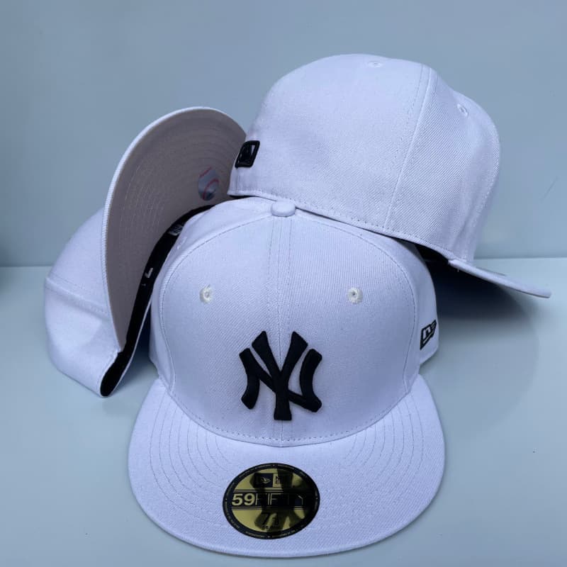 Casquette fermée de baseball brodée de haute qualité, style classique transfrontalier, de la Ligue sportive américaine, avec visière plate.