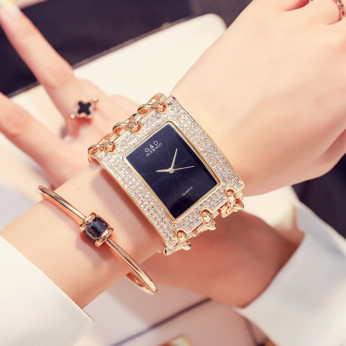 G&D Gaishideng IP Electroplated Three-Chain (Large Size) Diamond-Studded Men's Non-Mechanical Watch