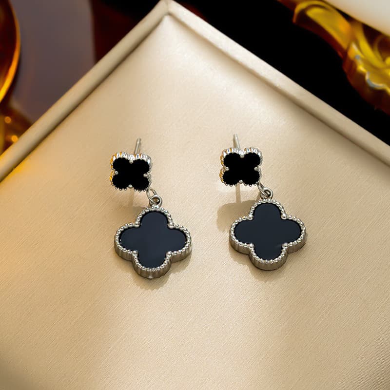Boucles d'oreilles en acier inoxydable à quatre feuilles de trèfle classique de tempérament, boucles d'oreilles en acier titane polyvalentes perso