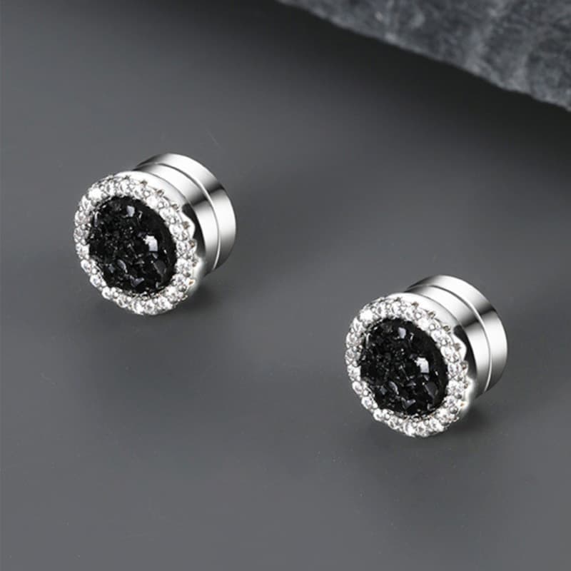 Brilliant Magnetic Clips For Men Hip-Hop Minimalist Style Flowing Sand Crystal Cluster Earrings Light Luxury Personality