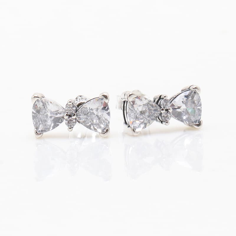 Pan Sparkling Butterfly Heart Shaped Bow Earrings Fashionable Light Luxury Niche Design Jewelry Gift for Girlfriend