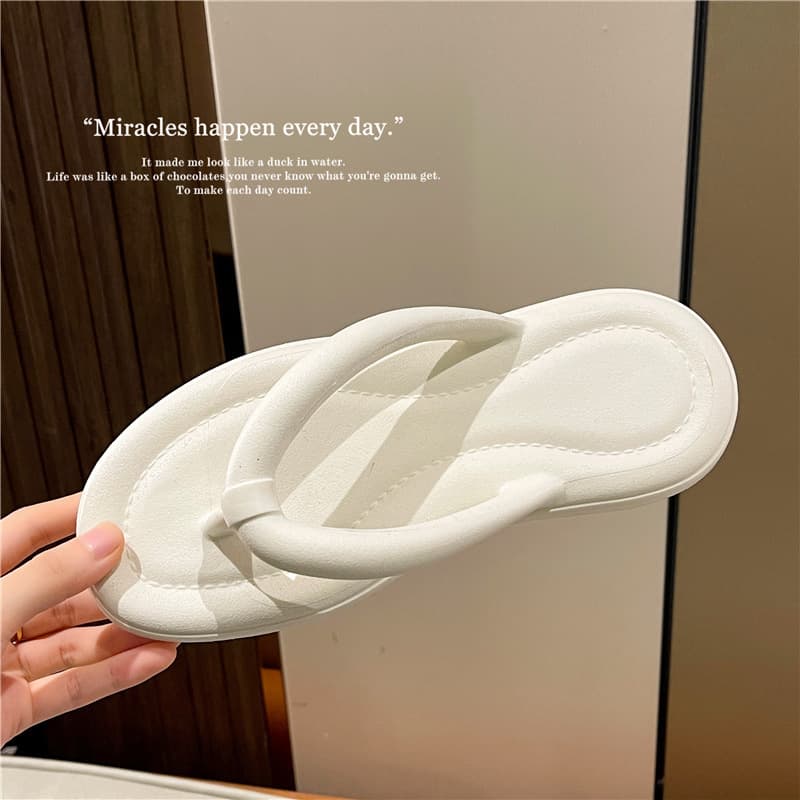 Popular Women's Summer Outdoor And Home Use Non-slip Soft-soled Ultra-light Flip-flops In Candy Colors, EVA Material