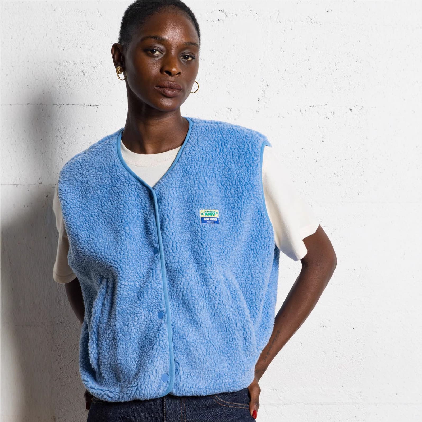 Cropped Sleeveless Vest Top – Casual Button-Down Layering Piece (Round Neck, Pocket Detail, Lightweight Polyester)