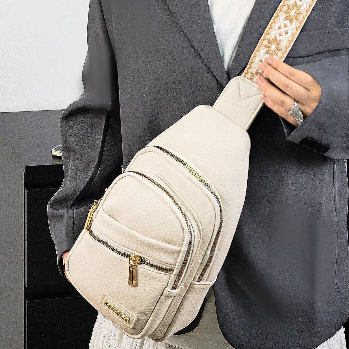 Soft Leather Chest Bag Women's Casual Versatile Shoulder Bag Women's Messenger Bag Colorful Shoulder Strap Sports Shoulder Bag Ladies Chest Bag