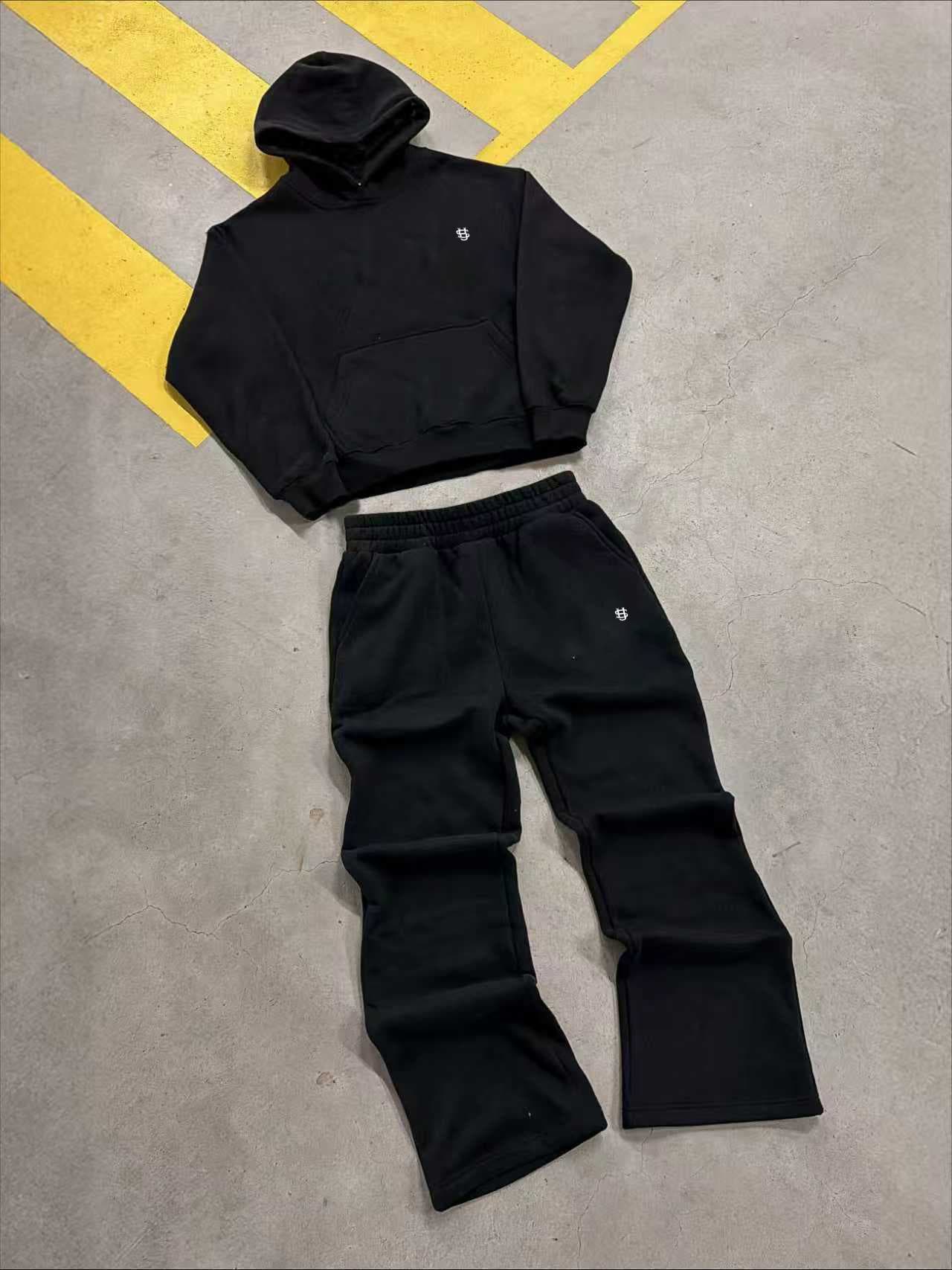 Ensemble unisexe à capuche brodée, manches longues, noir et bleu, style sportswear confortable et ample, composé d'un sweat-shirt et d'un pantalon