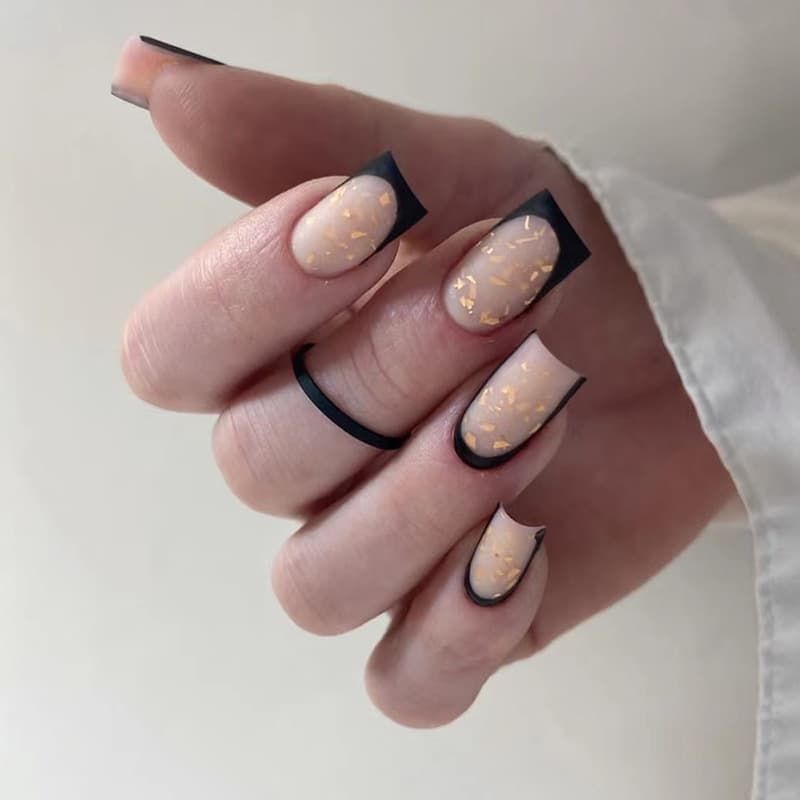 False Nails Black Gold Foil Fragment Frosted Nail Art Mid-length Square Nail