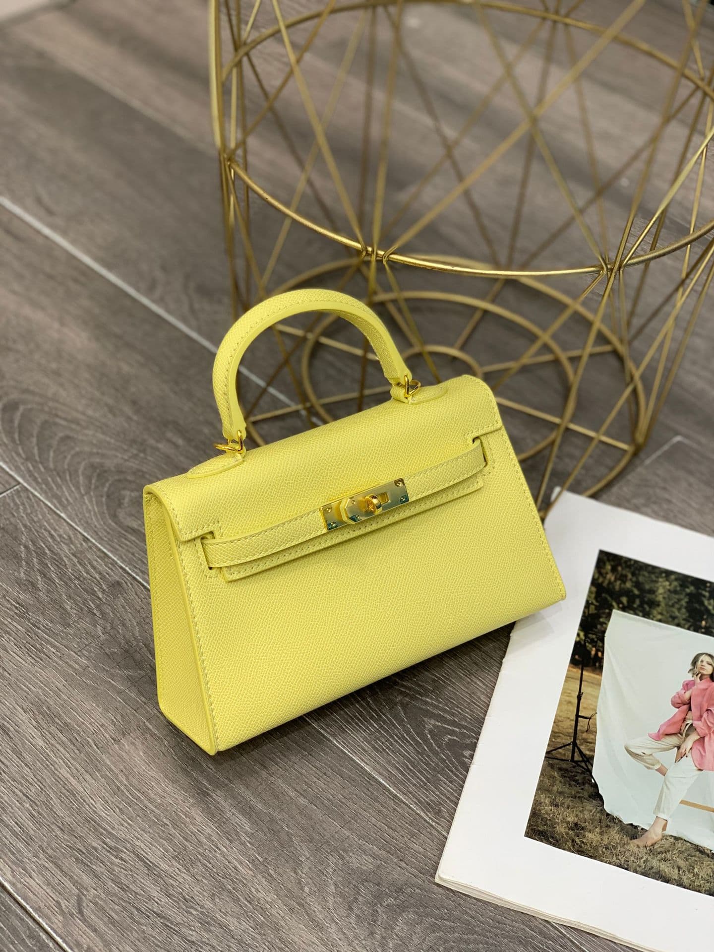 Sac bandoulière et sac à main Kelly Mini tendance de deuxième génération (2026), sac à main de luxe léger aux couleurs contrastées.