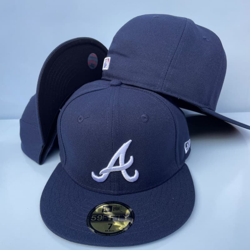 Casquette fermée de baseball brodée de haute qualité, style classique transfrontalier, de la Ligue sportive américaine, avec visière plate.