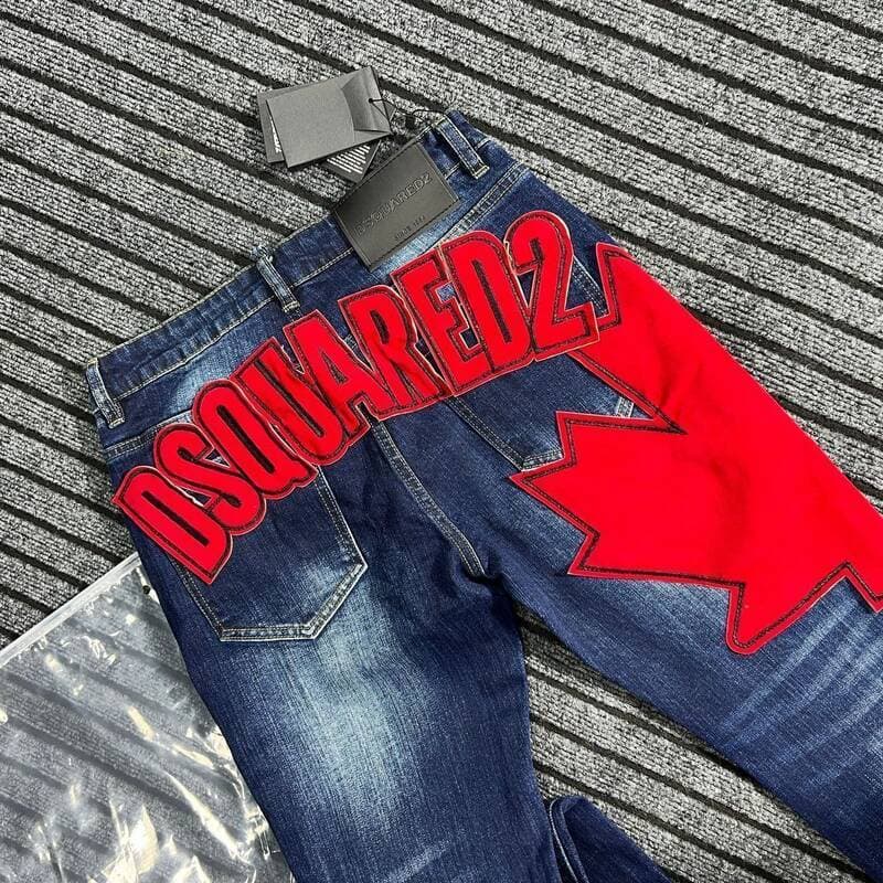 Jean slim droit de luxe, micro-élastique et léger, orné d'une feuille d'érable brodée style américain (D2).