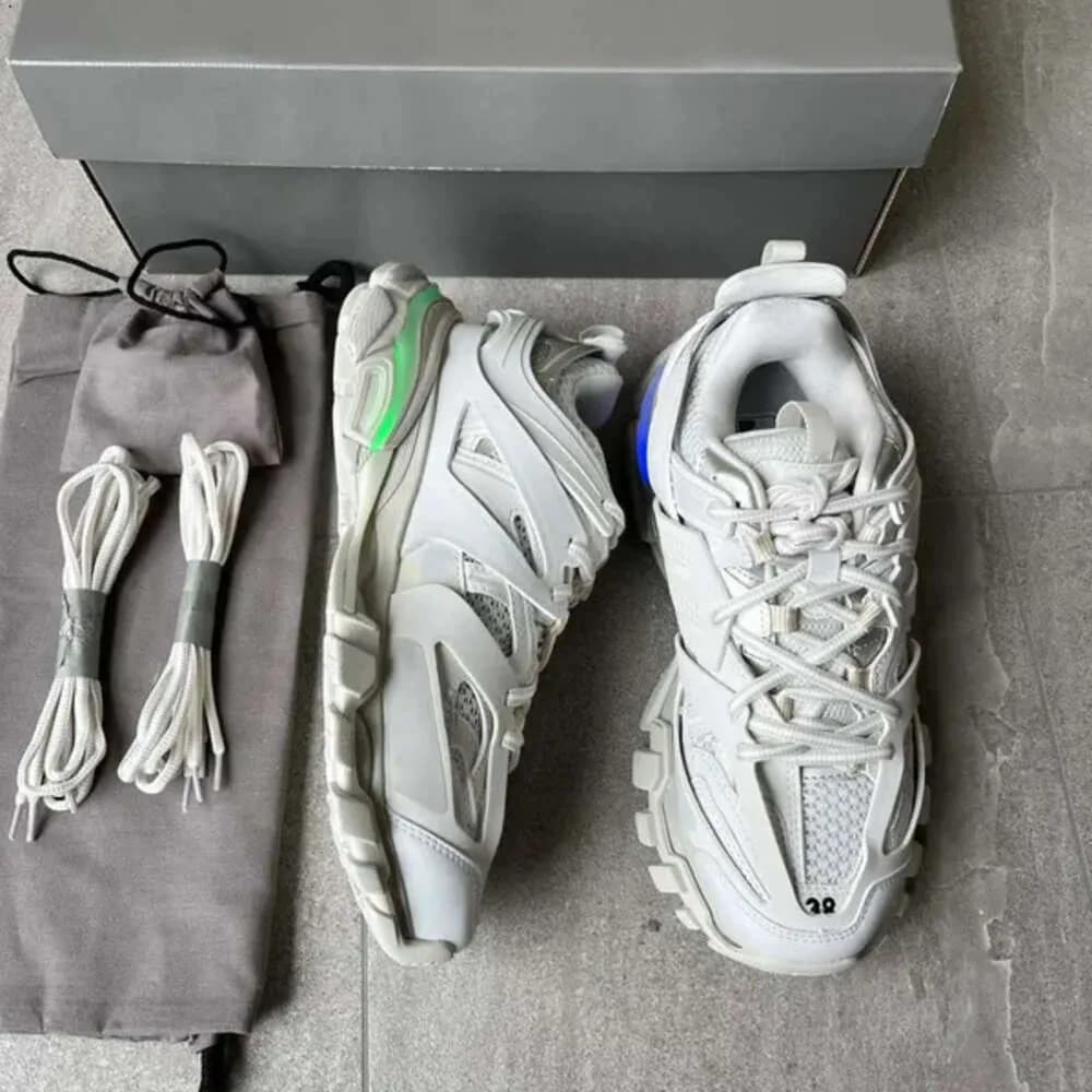 Femmes Hommes Designer Chaussures Décontractées Track LED Baskets Gris Clair Bleu Gomma Cuir Noir Rose Baskets Nylon Imprimé