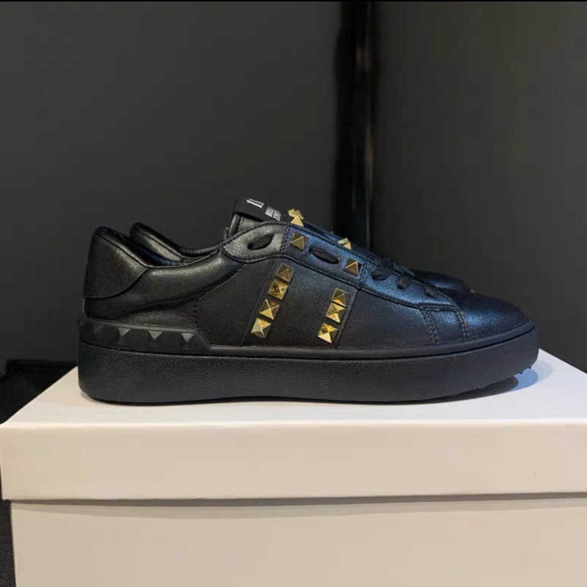 Hualun V – petites chaussures blanches à rivets en cuir pour hommes et femmes, polyvalentes, quatre saisons, pour la maison, loisirs, printemps au