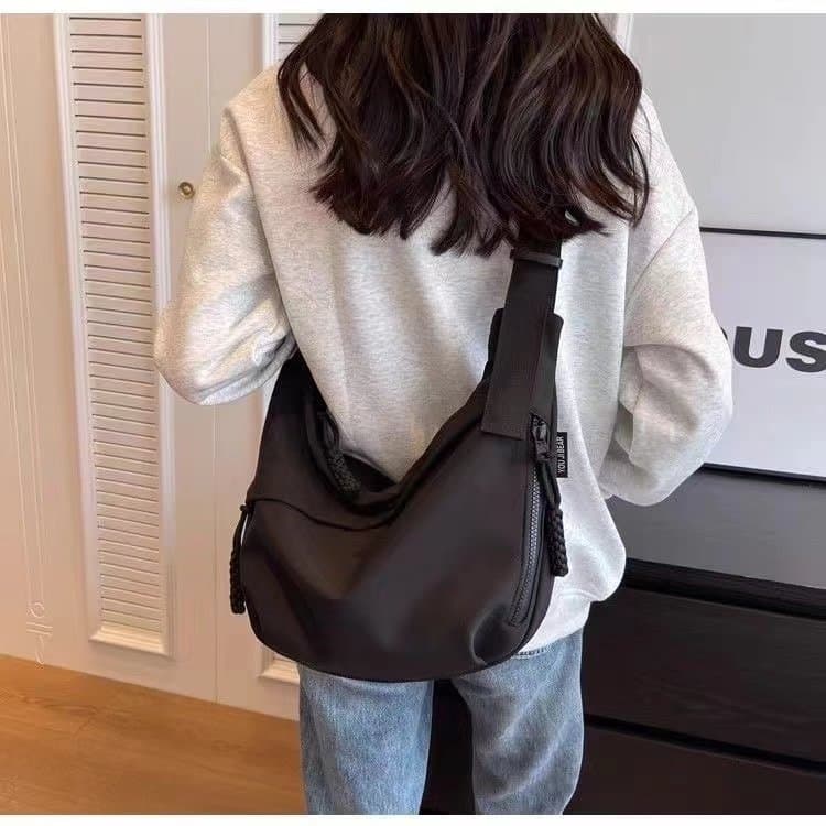 Cross-Border Women's Simple Fashion Dumpling Lightweight Large Capacity Crossbody Student Shoulder Versatile Gym Bag