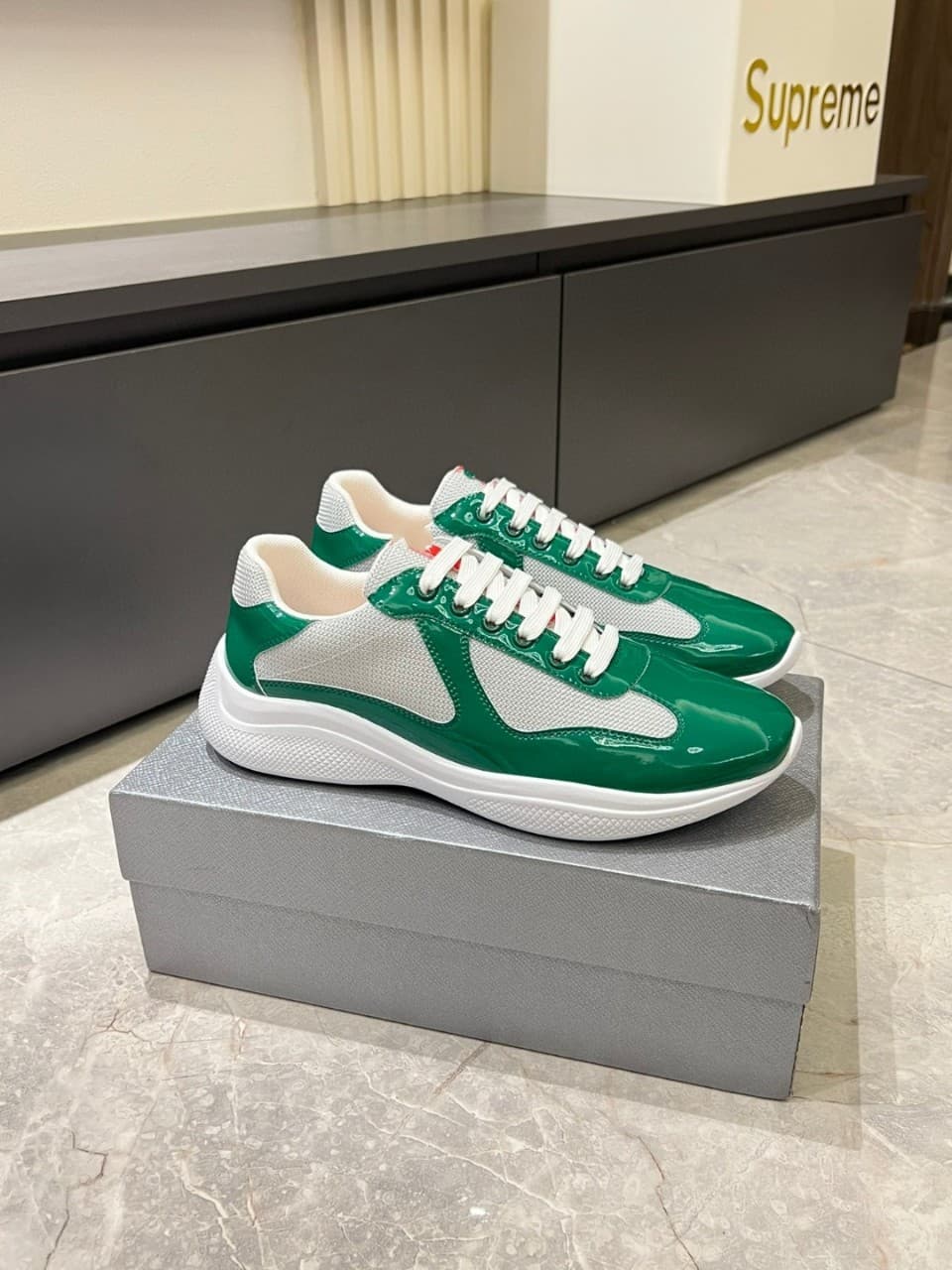 Chaussures de sport décontractées authentiques pour hommes de marque P, style coupe de l'Amérique, en cuir verni brillant, style couple