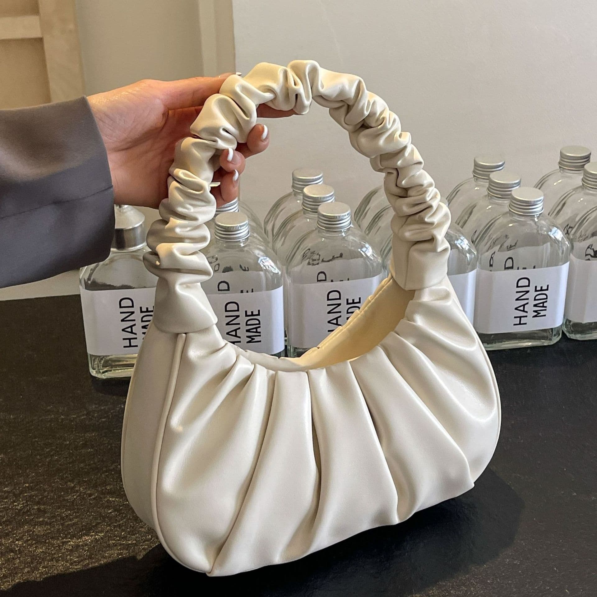 Popular Small for Women's 2024 New Korean Edition Trendy Versatile Folded Bag, Unique Fashion One Shoulder Underarm Bag
