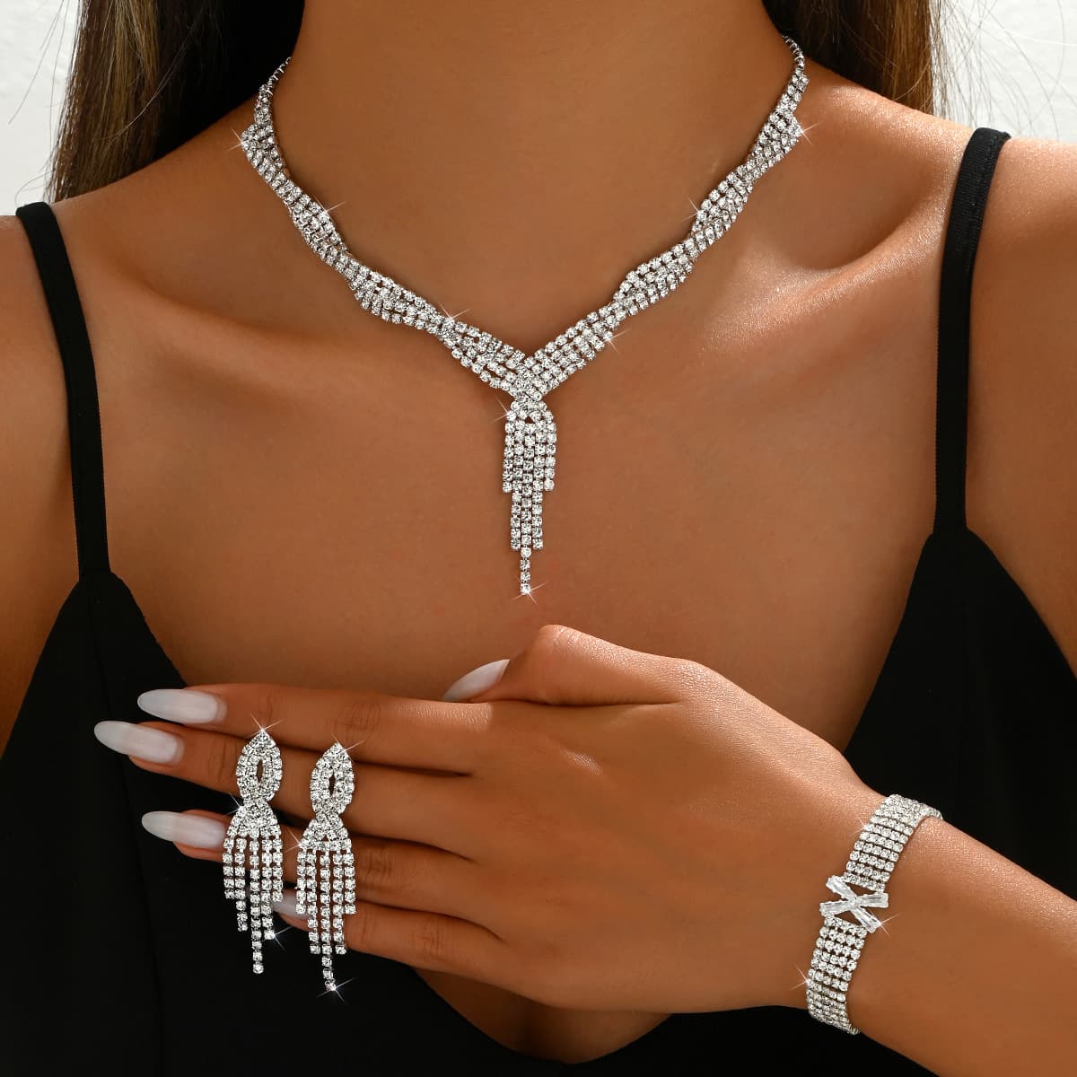 of Necklace, Earrings, Bracelet Four-Piece Jewelry For Women Banquet Necklace Set