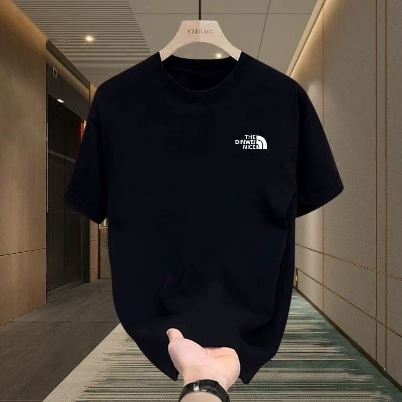 T-shirt noir unisexe grande taille, imprimé poitrine logo Half Dome inspiré de The North Face, coupe oversize, col rond, manches courtes, en coton.