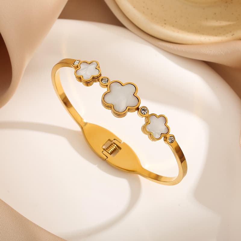 Korean Fashion White Shell Clover Bracelet - Titanium Steel Open Design (Light Luxury Non-Fading Women's Jewelry)