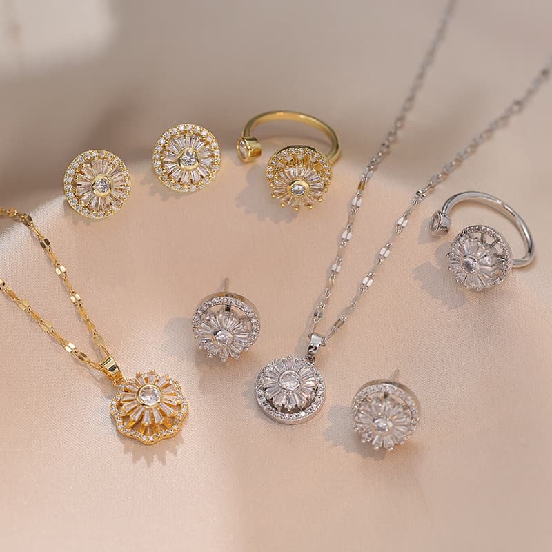 Necklace Women's Korean-style Niche Light Luxury Time-to-Time ins Elegant All-match High-end Necklace Trendy Titanium Steel Clavicle Chain