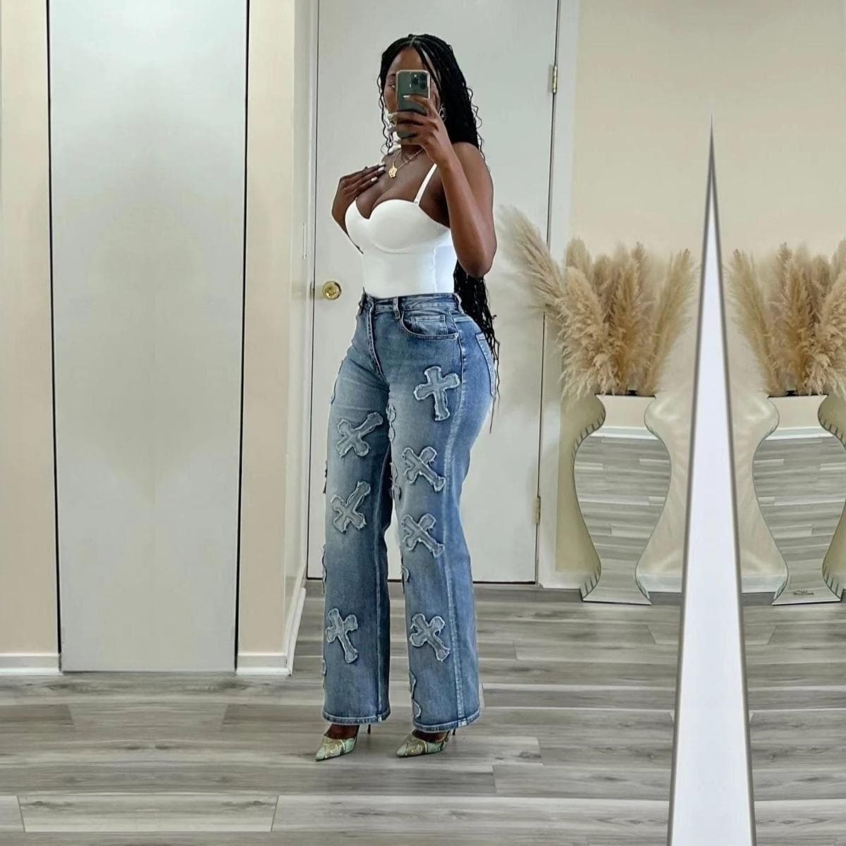 Women's fashion straight leg wash stretch jeans