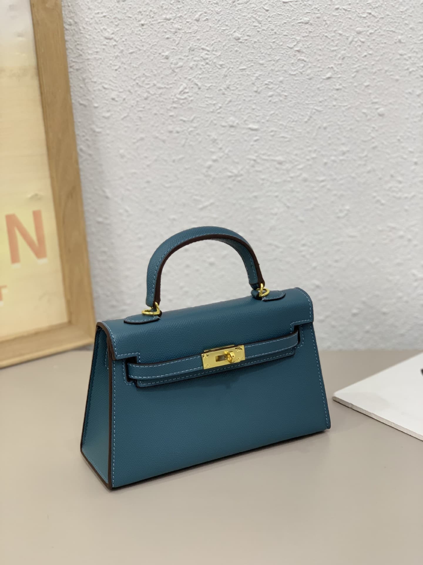 Sac bandoulière et sac à main Kelly Mini tendance de deuxième génération (2026), sac à main de luxe léger aux couleurs contrastées.