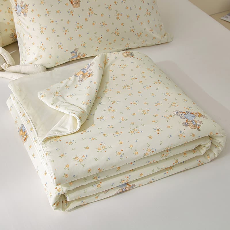 Class a Cooling Refreshing Summer Quilt Ice Silk Thin Duvet Cover Machine Washable Modern Design for Dormitories All Season Use