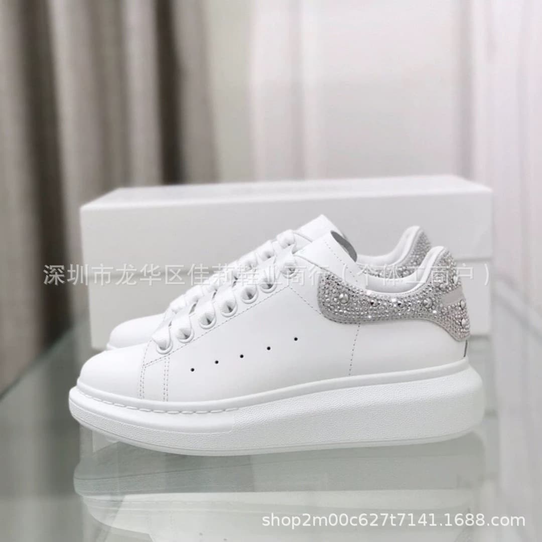 Baskets blanches haut de gamme, nouveau modèle 2026, en cuir véritable avec détails en strass, chaussures de sport à plateforme.