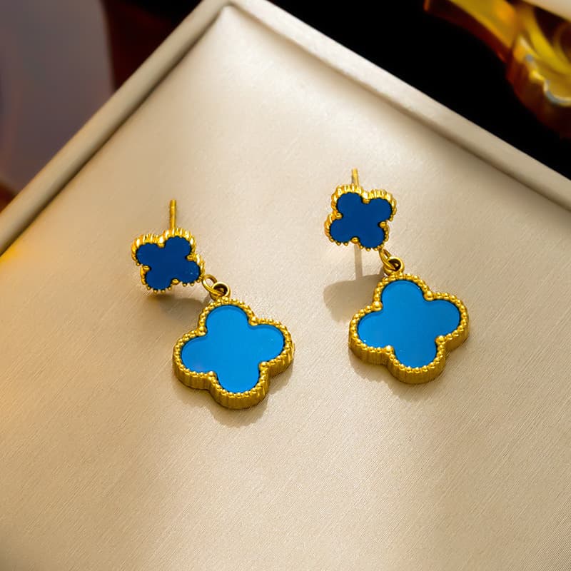 Boucles d'oreilles en acier inoxydable à quatre feuilles de trèfle classique de tempérament, boucles d'oreilles en acier titane polyvalentes perso