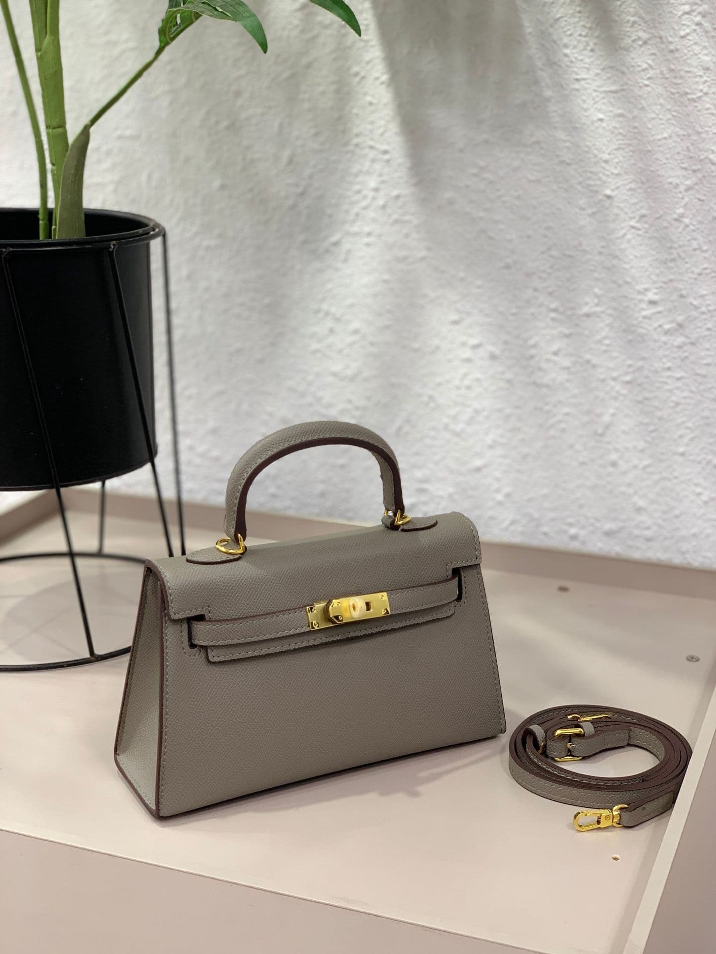 Sac bandoulière et sac à main Kelly Mini tendance de deuxième génération (2026), sac à main de luxe léger aux couleurs contrastées.