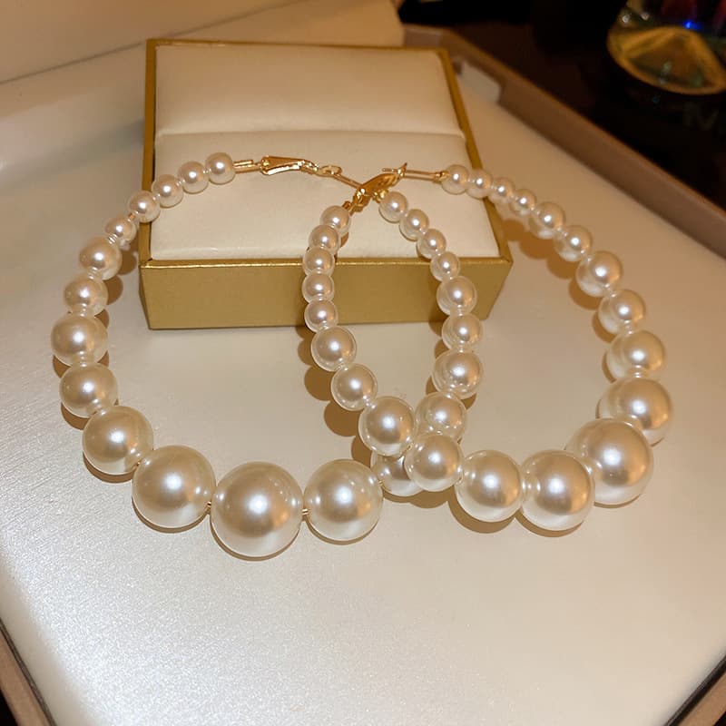 Silver Needle Exaggerated Circle Pearl For Women, European American Style, Unique Design, Fashionable And Luxurious New