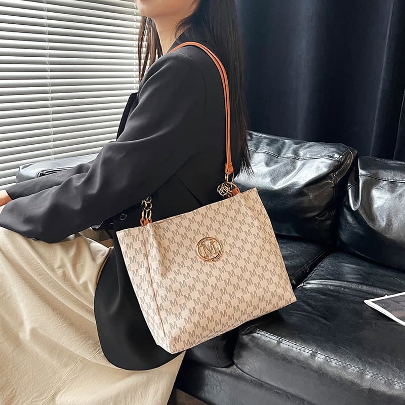 Women's Bags Commuter Tote Bag Summer New Style Step Into The Trend Of Fashion One Shoulder Large Capacity Simple Retro Print Women's Bag