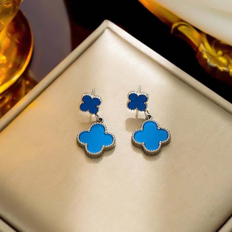Boucles d'oreilles en acier inoxydable à quatre feuilles de trèfle classique de tempérament, boucles d'oreilles en acier titane polyvalentes perso