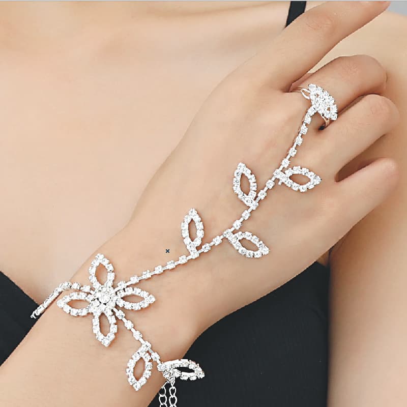 Style Ladies Leaf Hand Chain Circle Butterfly Rhinestone Foot Ring Integrated Chain Bride Wedding Dress Accessories