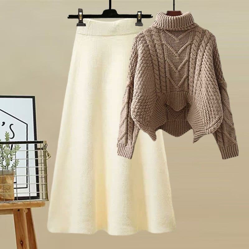 Ensemble deux pièces pour femme : pull à col roulé en maille et jupe amincissante. Collection automne-hiver.