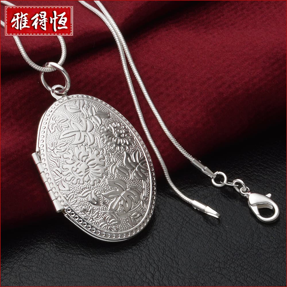 Hot Selling For Women Fashion Simple Silver Plated Pendant Pattern Photo Box Necklace