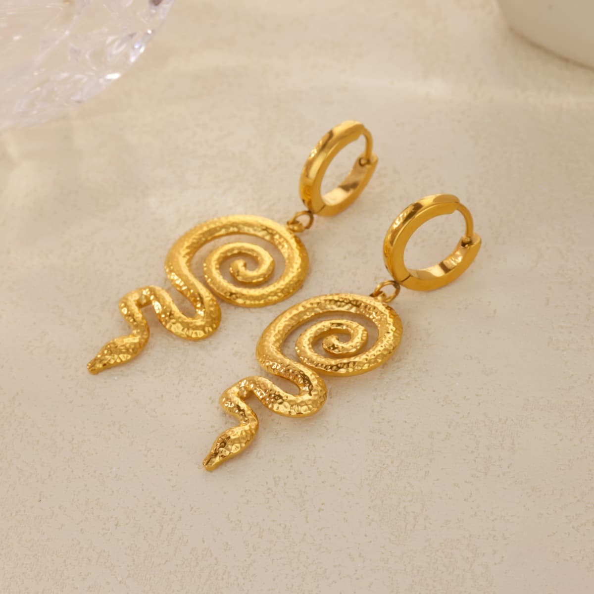 Vintage Ethnic Bohemian Vacation Beach Stainless Steel Plated 18K Gold Rolled Snake Pendant Earrings Women's Niche Popular Stud Earrings Ear Jewelry