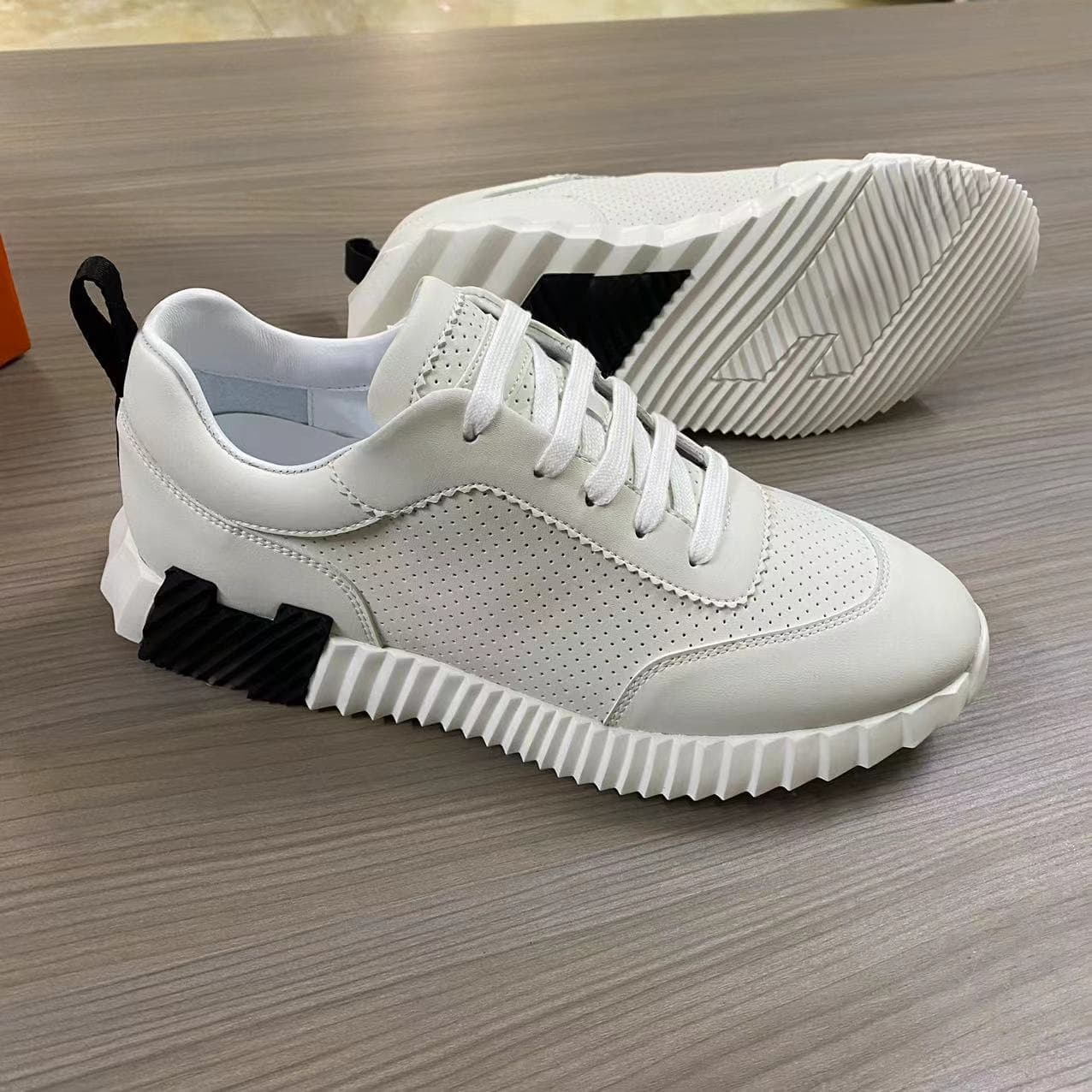Chaussures de sport décontractées pour hommes, tige tissée, légères, tendance et élégantes, blanches et noires, à lacets, qualité export