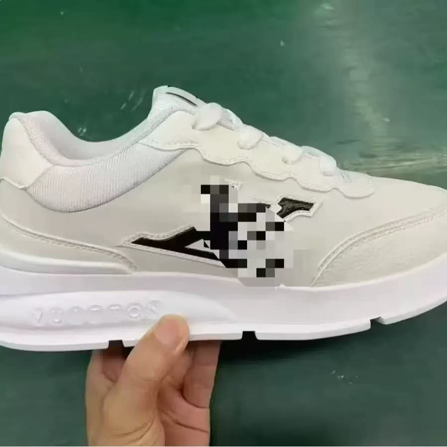 Commerce extérieur Gare européenne Nouvelles chaussures de skateboard de sport pour hommes incrustées de cristaux Confortables, polyvalentes et d