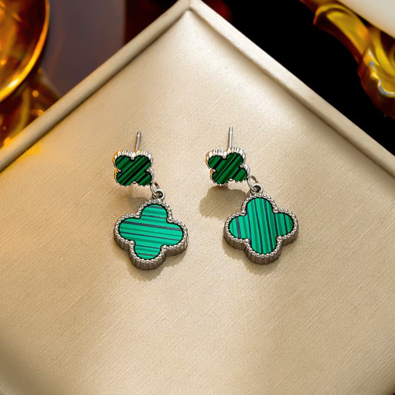 Boucles d'oreilles en acier inoxydable à quatre feuilles de trèfle classique de tempérament, boucles d'oreilles en acier titane polyvalentes perso