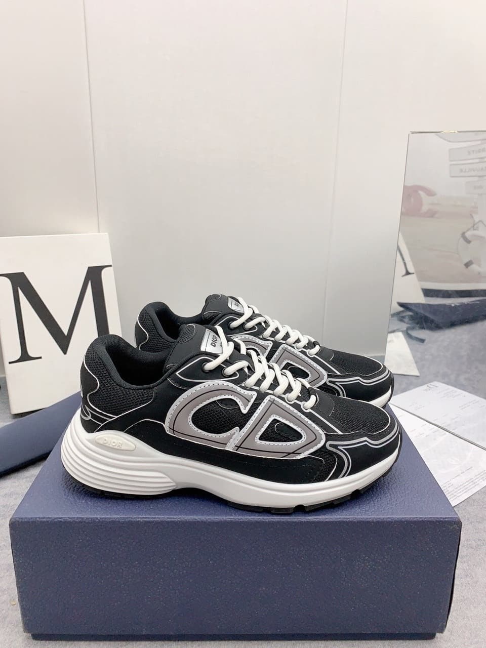 Chaussures de sport décontractées et tendance, style rétro et polyvalent, neuves, avec inscription B30 réfléchissante.