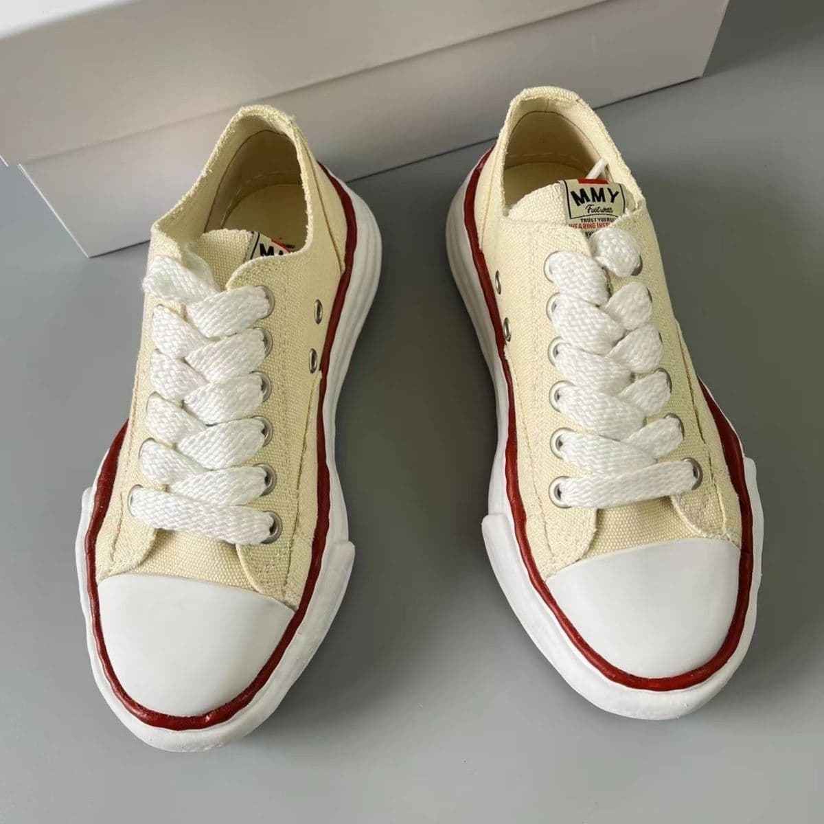 Chaussures « fondues » de Mihara Yasuhiro Mmy, même style que celles portées par Yu Wenle, baskets basses en toile, style classique décontract