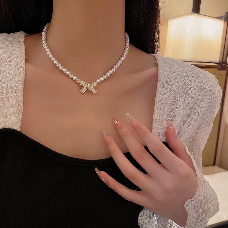 Elegant pearl necklace for women ins style light luxury niche design versatile bow clavicle necklace