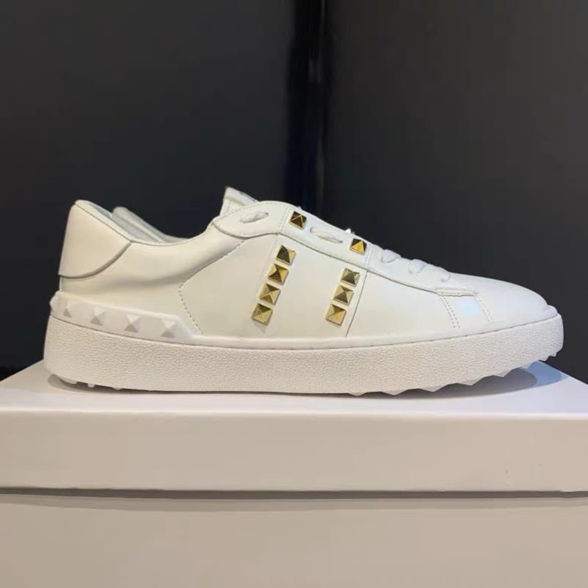 Hualun V – petites chaussures blanches à rivets en cuir pour hommes et femmes, polyvalentes, quatre saisons, pour la maison, loisirs, printemps au