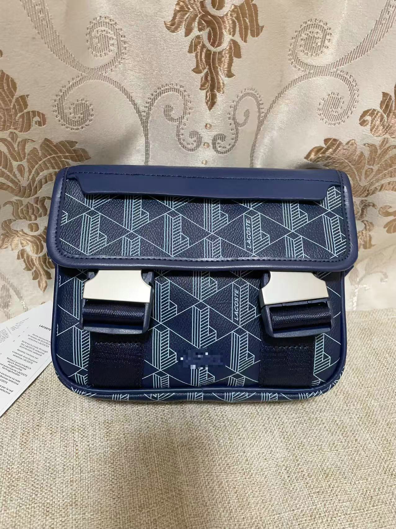Sac bandoulière homme tendance à imprimé rétro, style décontracté, avec rangement pour téléphone.