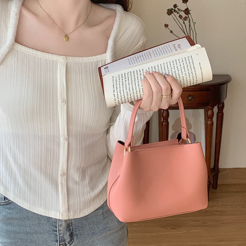 Women's Bucket Bag Strawberry Powder Crossbody Bucket Bag Mini Tote Small Bag With High-grade Temperament