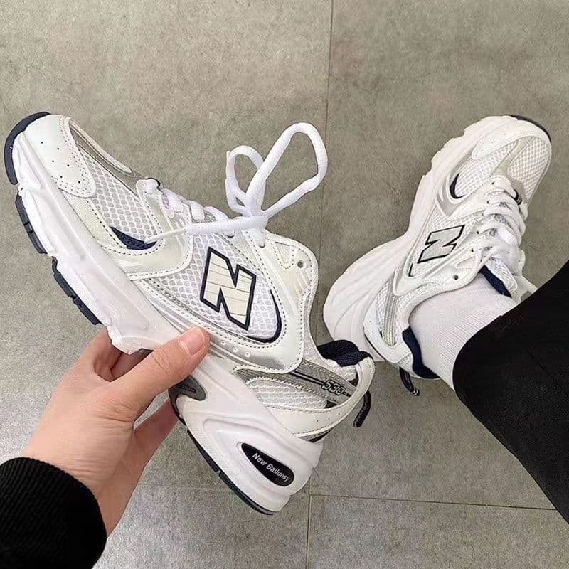 Chaussures de sport tendance été 2025 pour couples, style rétro, respirantes, en maille, unisexes, polyvalentes, parfaites pour la course à pied
