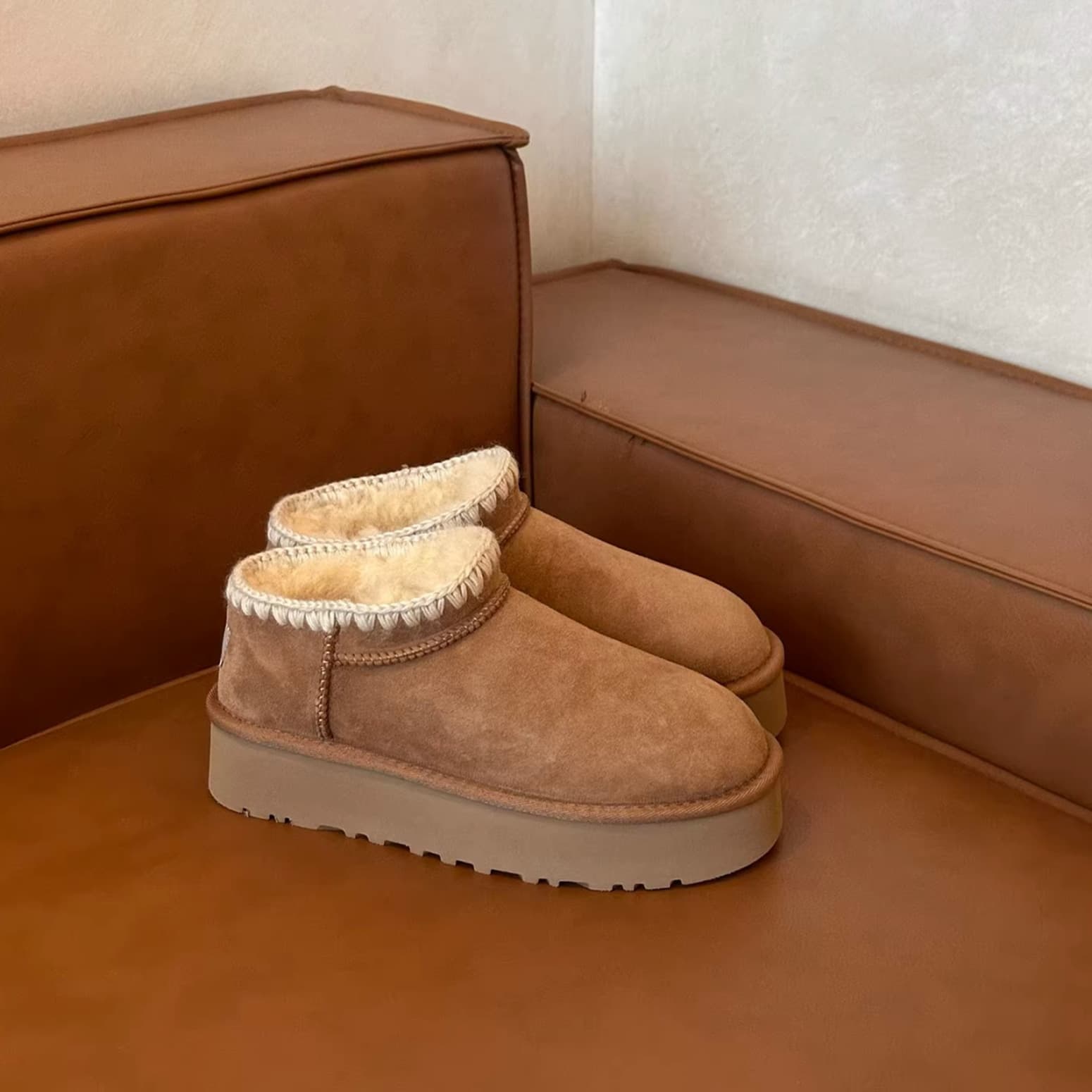 Bottes de neige UGG en cuir de vachette, semelle épaisse, doublure polaire, nouveau style, super belles et chaudes, taille L (Nord-Est).
