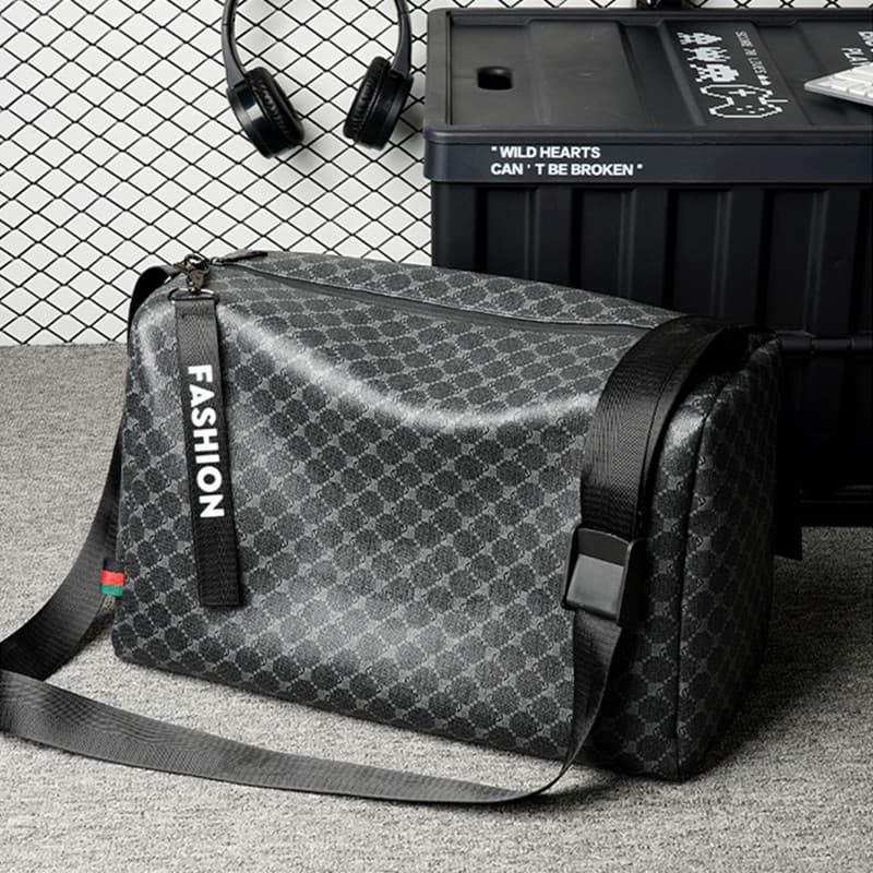 Travel Bags Fashion Short Distance Travel Bag For Men, Large Capacity Soft Leather Trendy Fitness Bag, Leisure Waterproof Shoulder Crossbody Bag