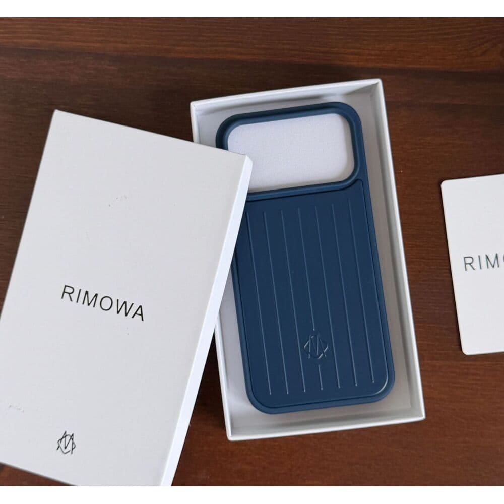 Coque compatible avec l'iPhone 17, en alliage d'aluminium et de magnésium, au design sobre et haut de gamme, et l'iPhone 16 Pro Max.