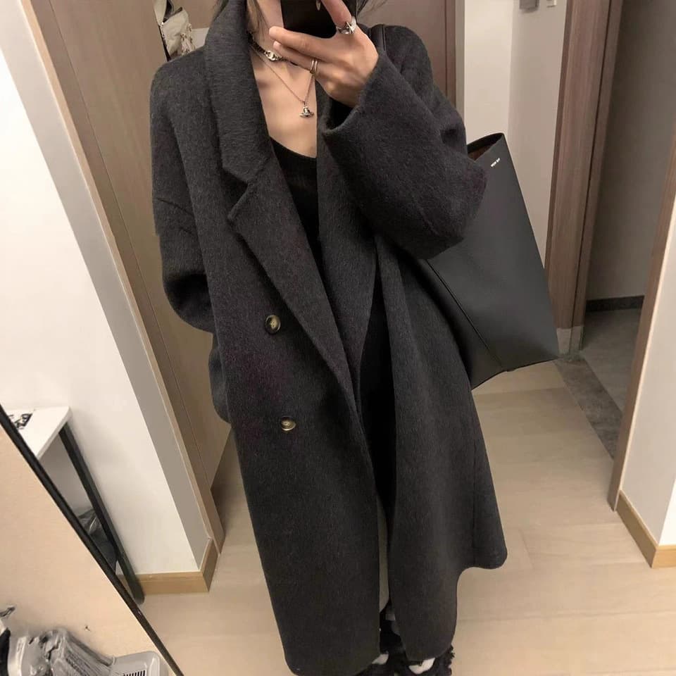 ​​Audrey-Inspired Oversized Tweed Coat – Double-Breasted Mid-Length Coat With 3D Textured Fabric (S-XXL, Relaxed Fit, 5 Elegant Colors)​​