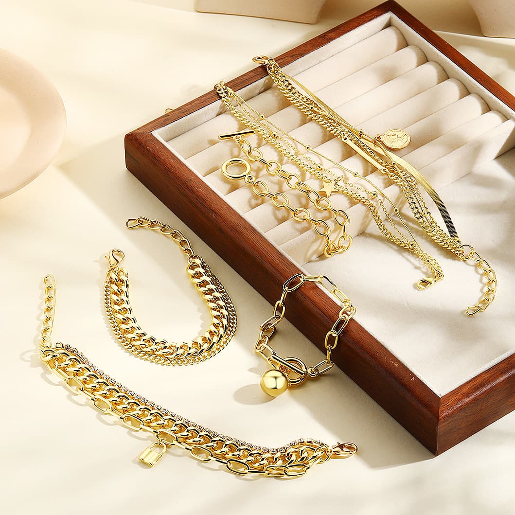 Light luxury and cool style bracelet for girls, high end multi layer bracelet set
